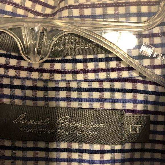 Men’s short sleeve button up shirt. - Picture 2 of 3